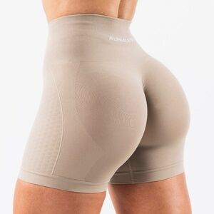 ‘Grand Central’ amplify contour short